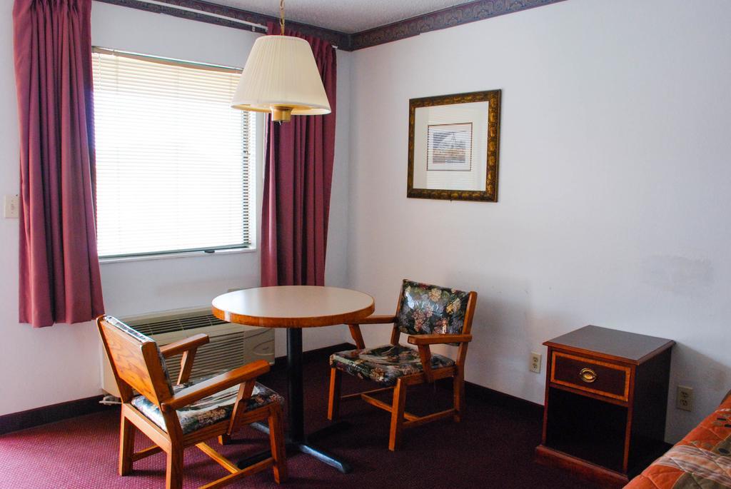 Westworld Country Inn Hubbard Habitación foto