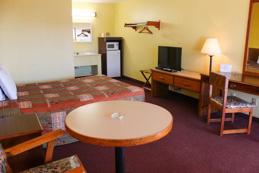 Westworld Country Inn Hubbard Exterior foto