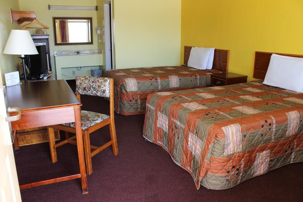Westworld Country Inn Hubbard Exterior foto
